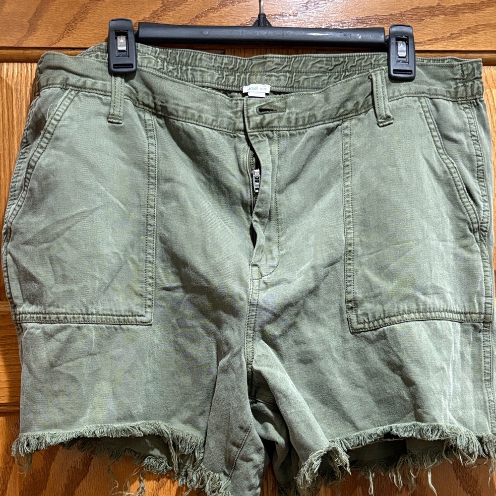 Green Frayed Hem Shorts